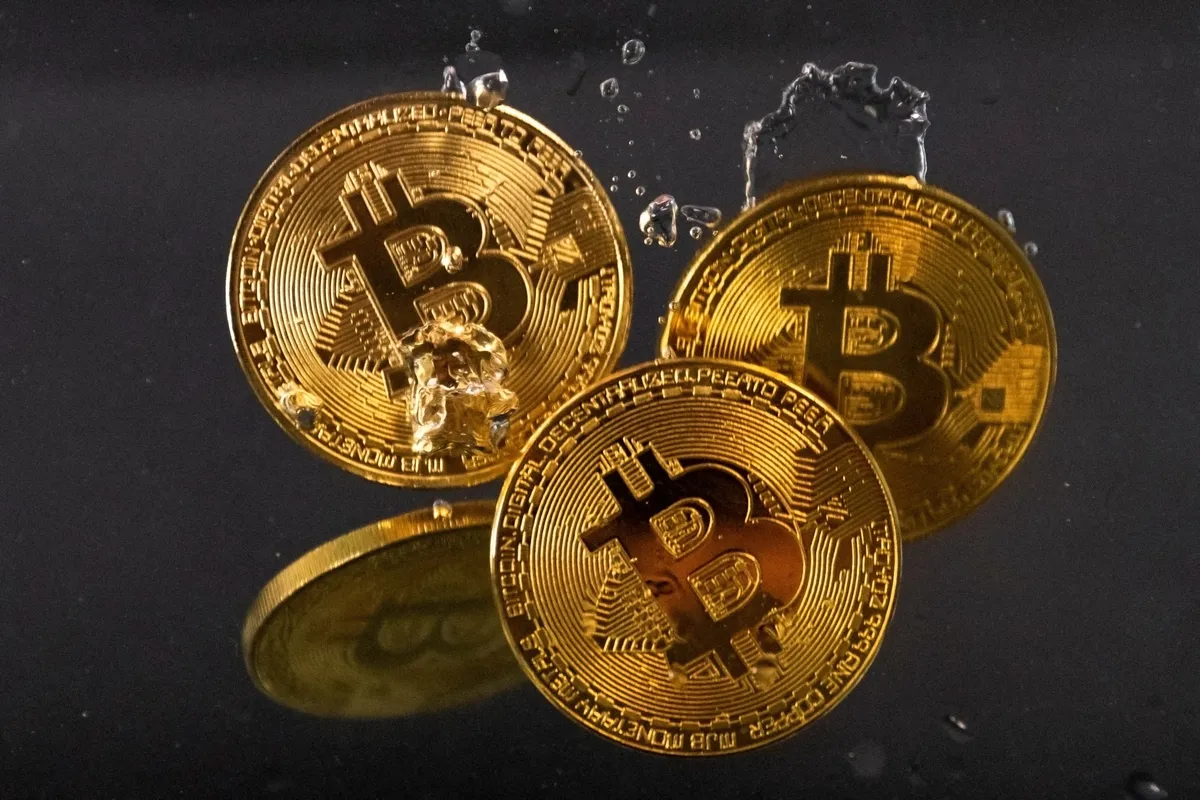 Cryptocurrency trading platform with collar strategy setup